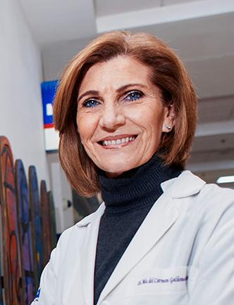 Es la foto de perfil de un nutriólogo en Ciudad de México de Hospital Angeles Lindavista. Tiene el cabello corto y rojo. Usa una bata blanca y un suéter de cuello alto negro.