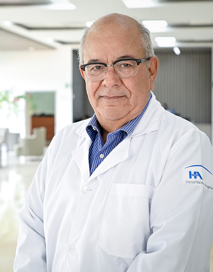 Es la foto de perfil de un ortodoncista y especialista en implantes en Tampico de Hospital Angeles.